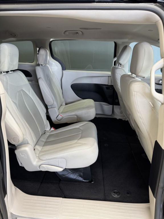 2017 Chrysler Pacifica Image 16