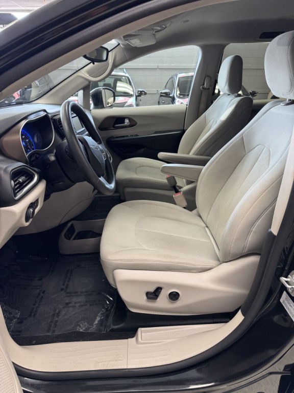 2017 Chrysler Pacifica Image 19