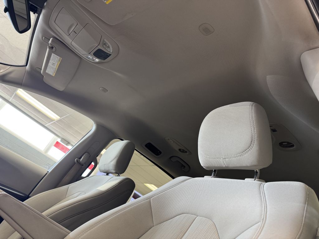 2017 Chrysler Pacifica Image 23