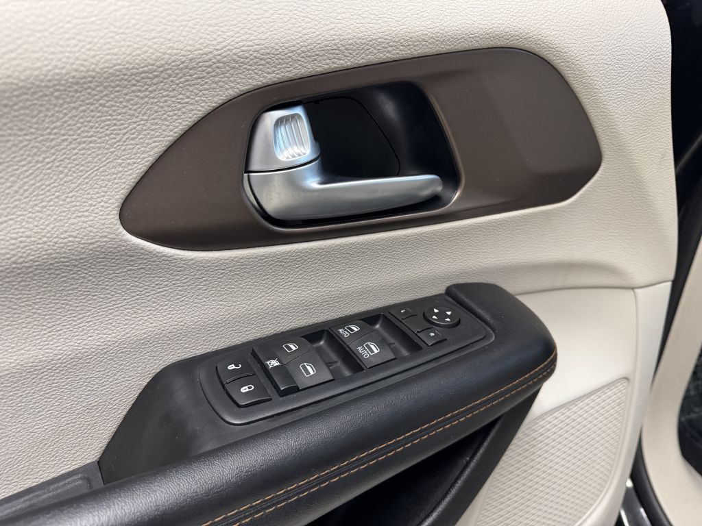 2017 Chrysler Pacifica Image 24
