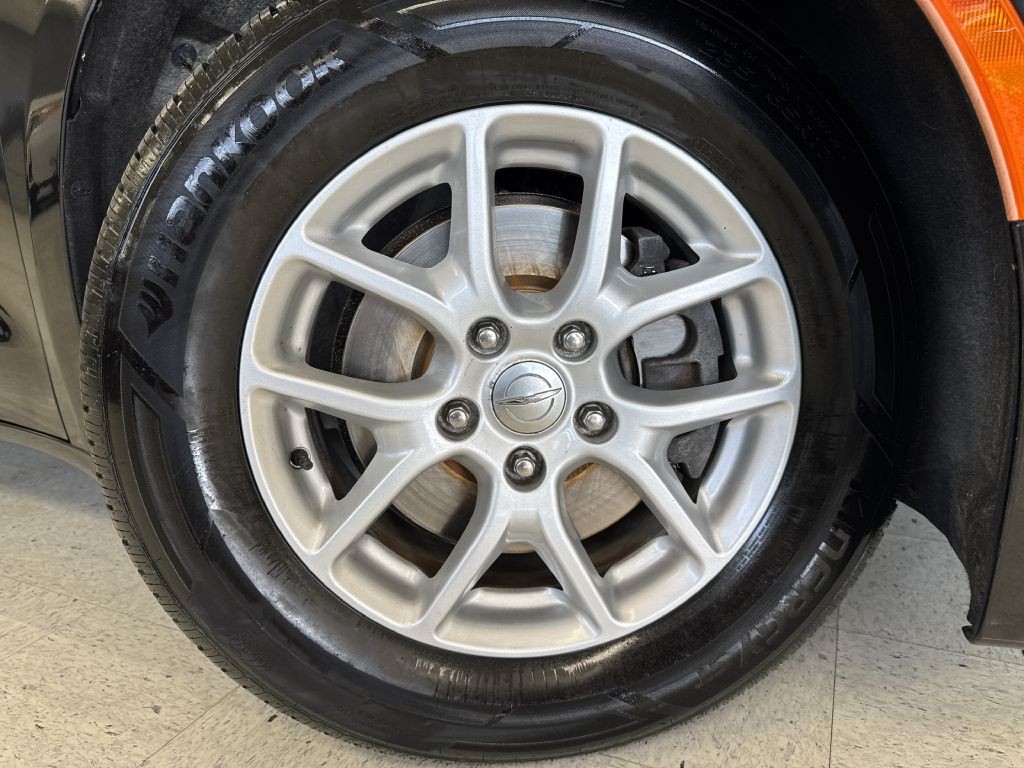 2017 Chrysler Pacifica Image 32