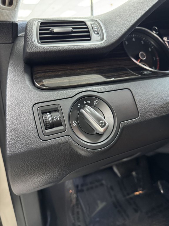 2014 Volkswagen CC Image 25