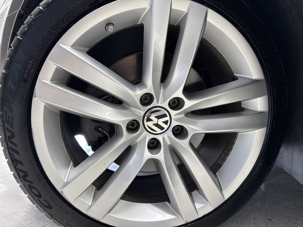 2014 Volkswagen CC Image 32