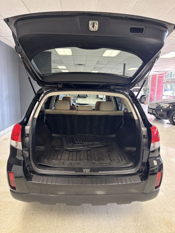 2011 Subaru Outback Image 12