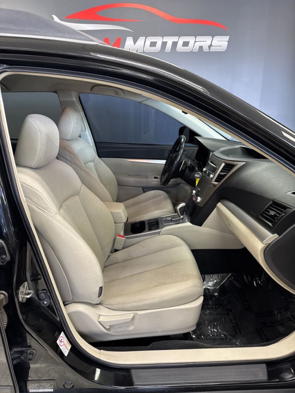 2011 Subaru Outback Image 16