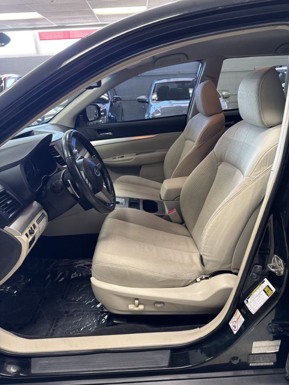 2011 Subaru Outback Image 17