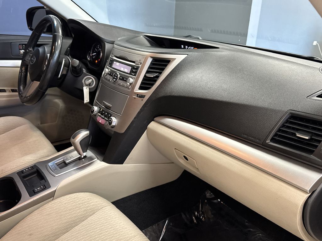 2011 Subaru Outback Image 19