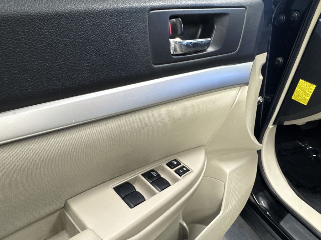 2011 Subaru Outback Image 22