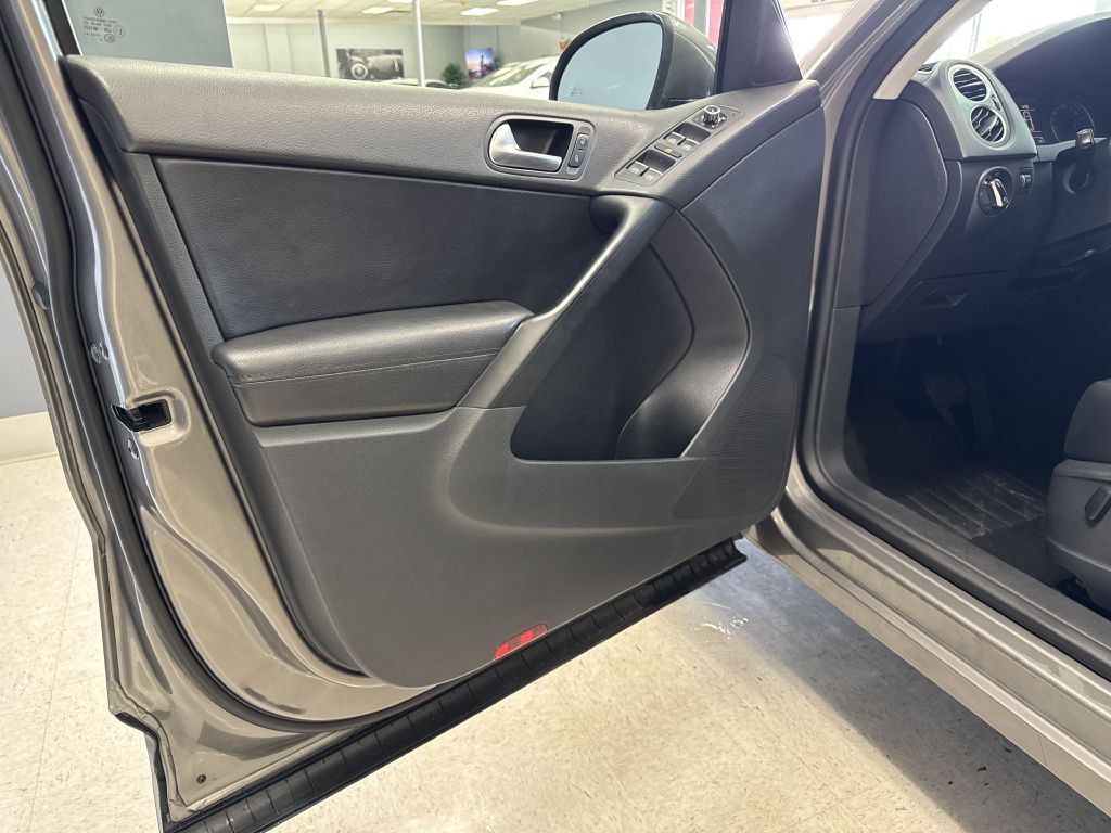 2011 Volkswagen Tiguan Image 12