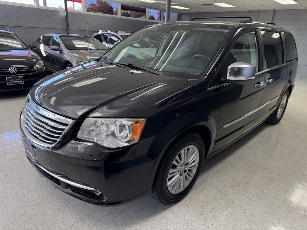 2015 Chrysler Town & Country Image 3