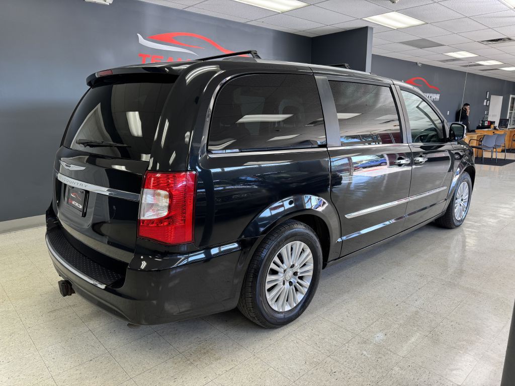 2015 Chrysler Town & Country Image 6
