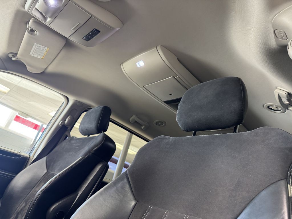 2015 Chrysler Town & Country Image 24