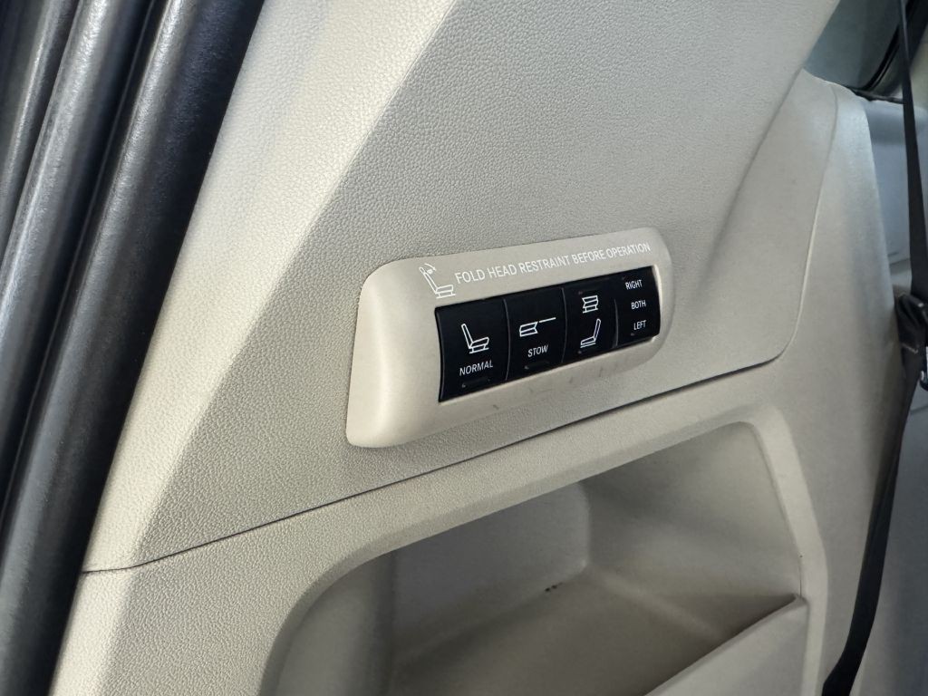 2015 Chrysler Town & Country Image 27