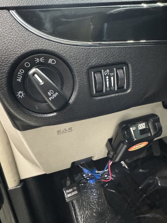 2015 Chrysler Town & Country Image 31