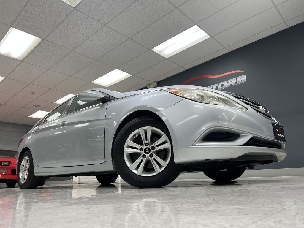 2013 Hyundai Sonata Image 2