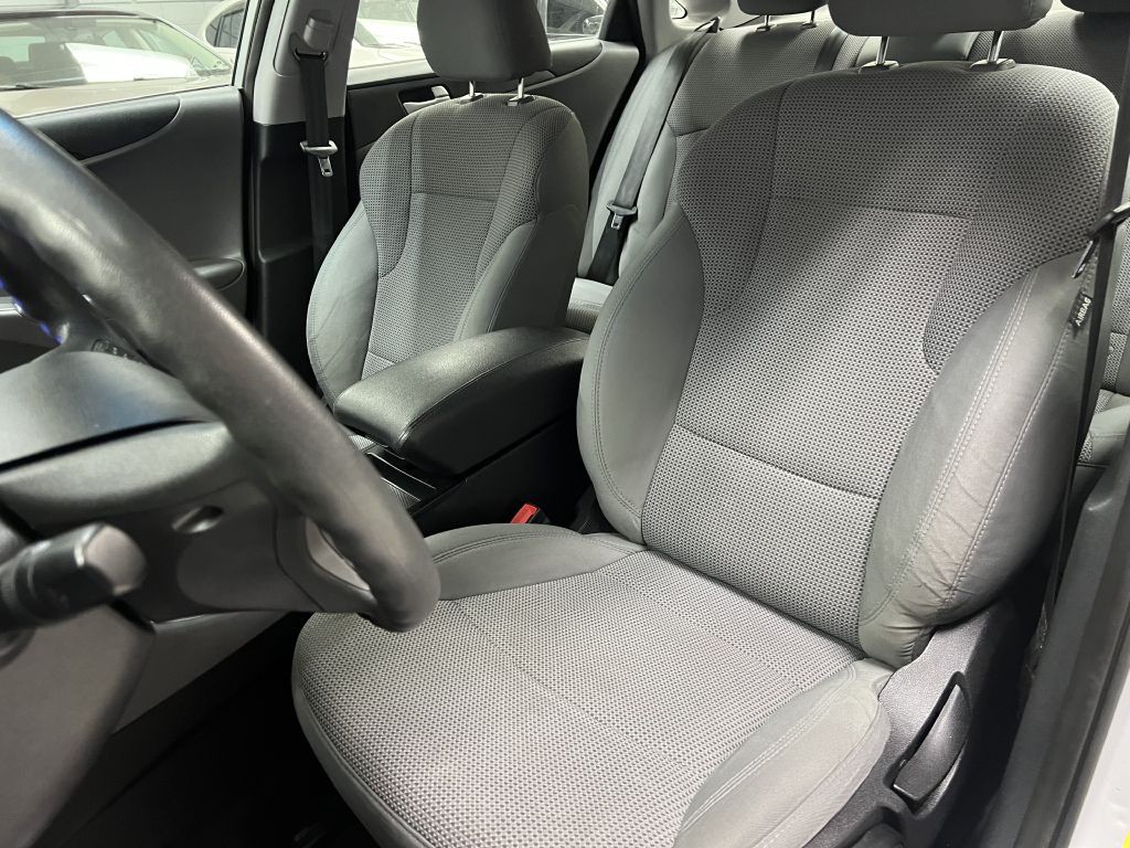 2013 Hyundai Sonata Image 16