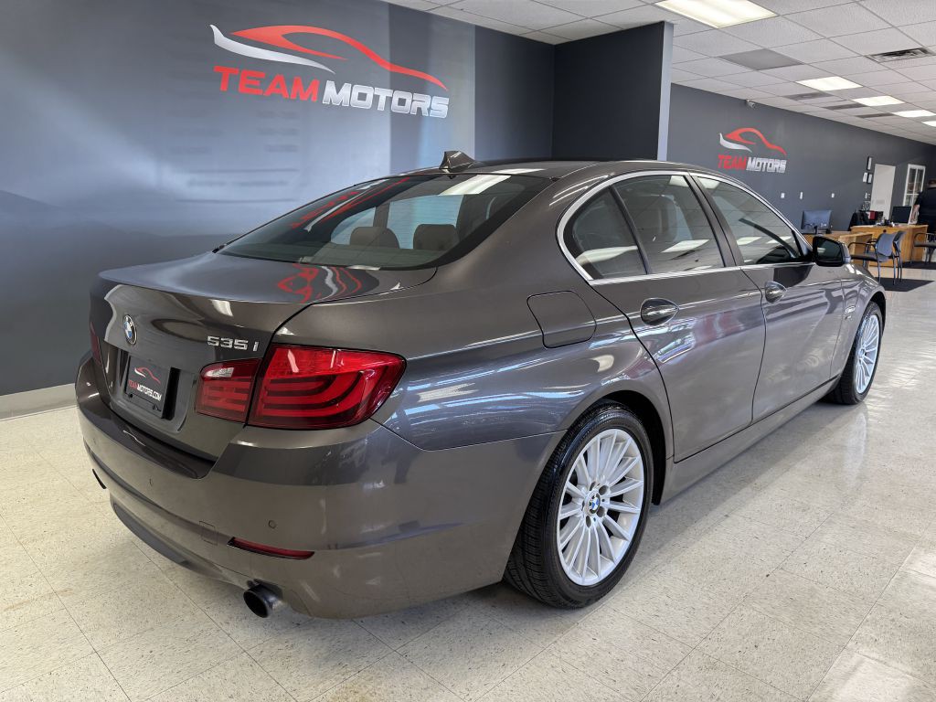2011 BMW 5 Series Image 3