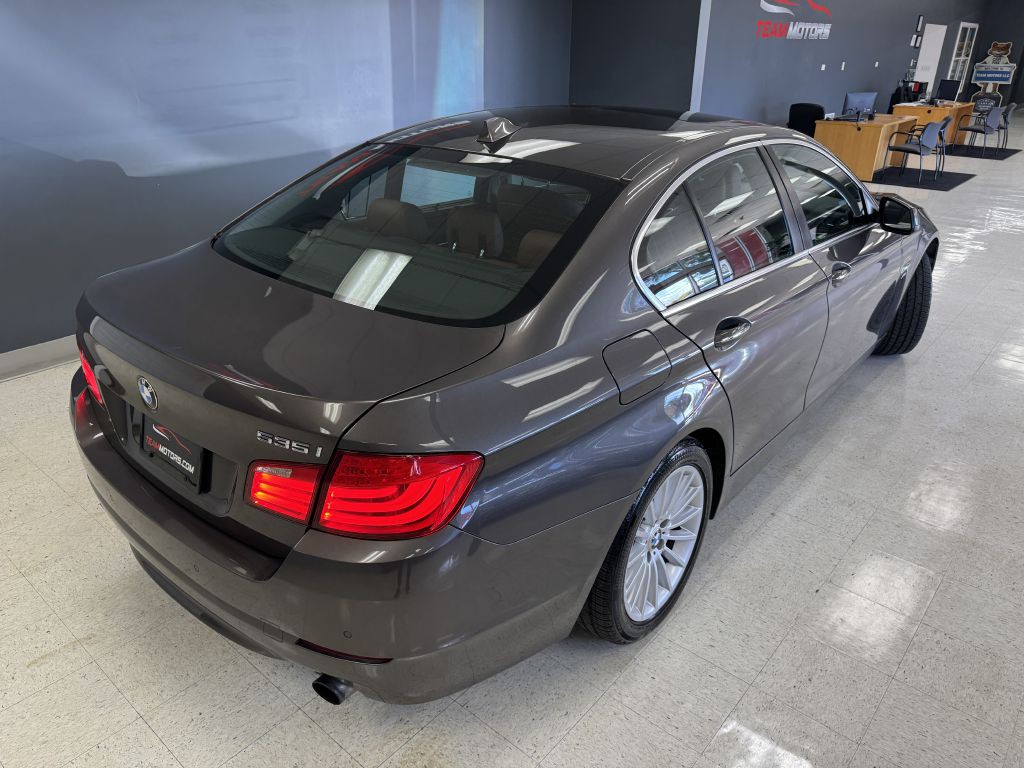 2011 BMW 5 Series Image 4