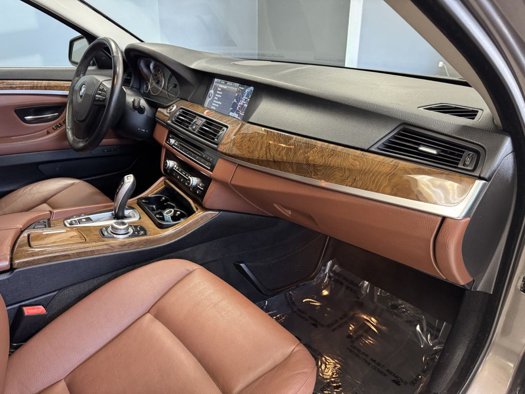 2011 BMW 5 Series Image 15