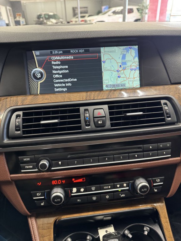 2011 BMW 5 Series Image 24