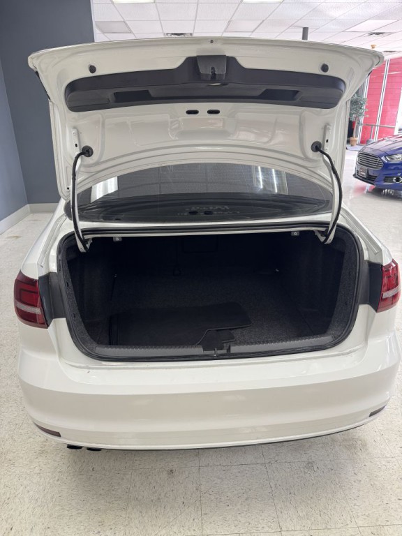 2017 Volkswagen Jetta Image 11