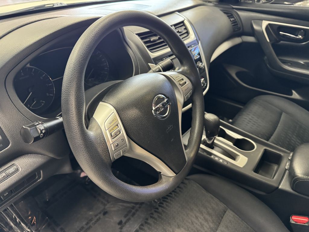 2018 Nissan Altima Image 18