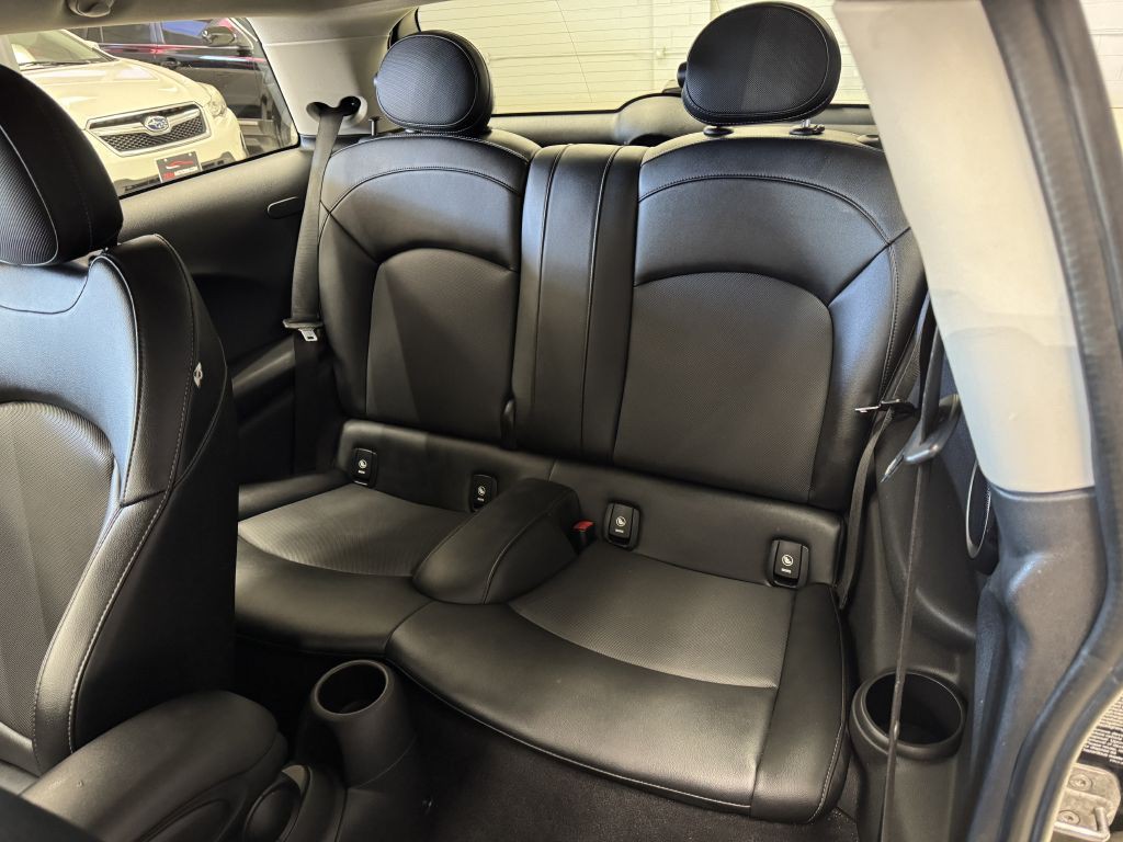 2015 MINI Cooper Image 14