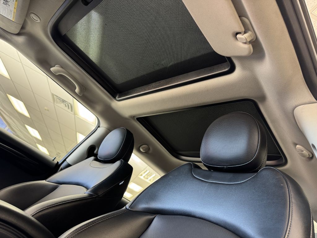 2015 MINI Cooper Image 20