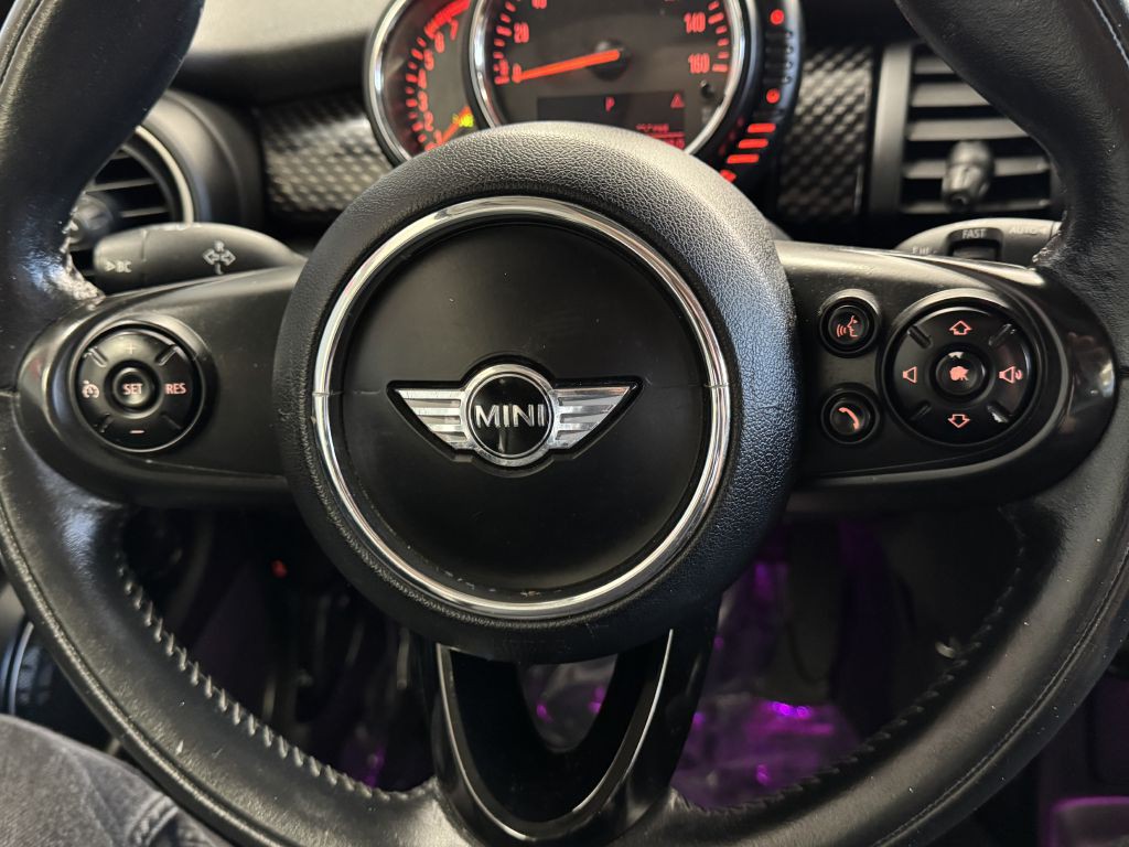 2015 MINI Cooper Image 21