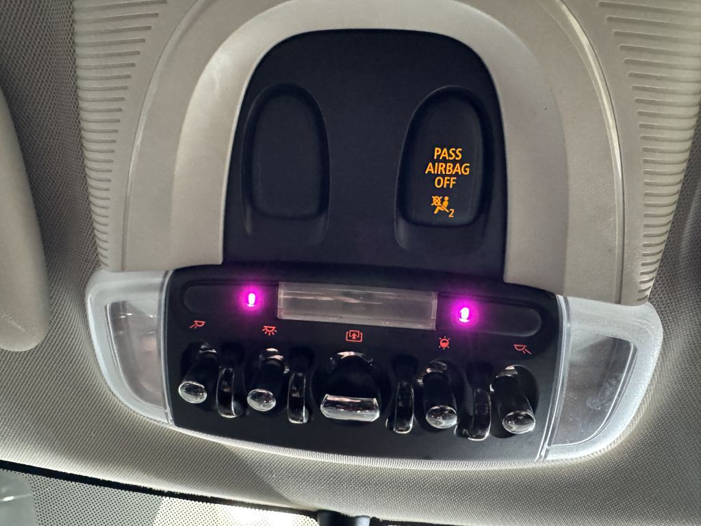 2015 MINI Cooper Image 28