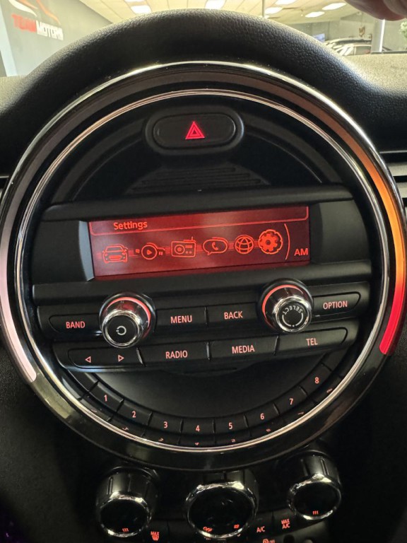 2015 MINI Cooper Image 29