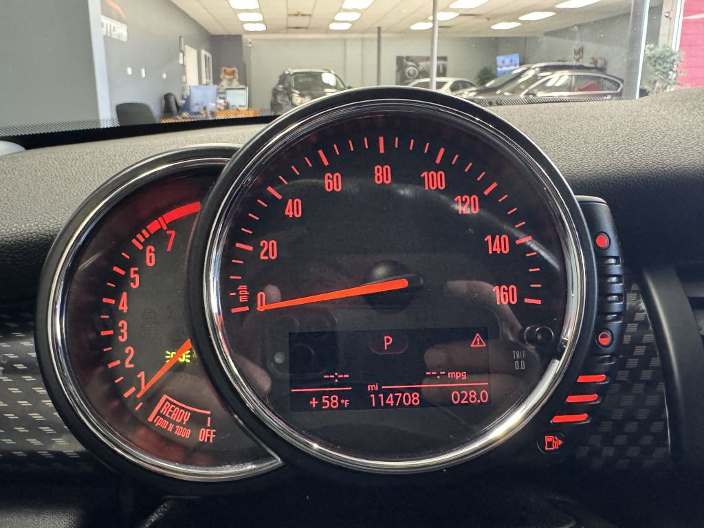 2015 MINI Cooper Image 30