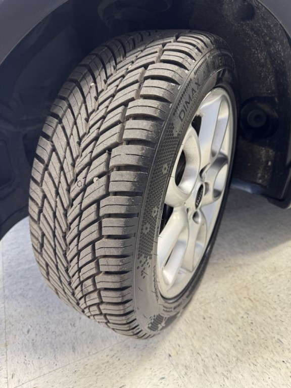 2015 MINI Cooper Image 32