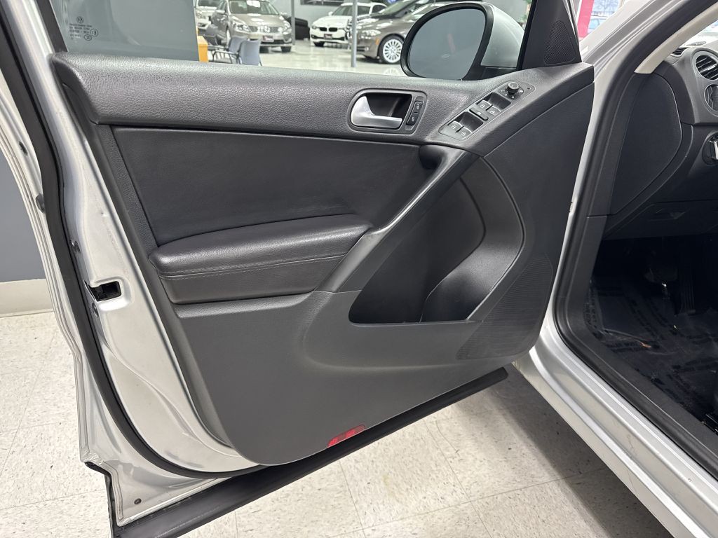 2017 Volkswagen Tiguan Image 14