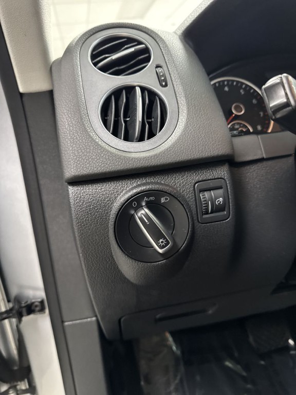 2017 Volkswagen Tiguan Image 25