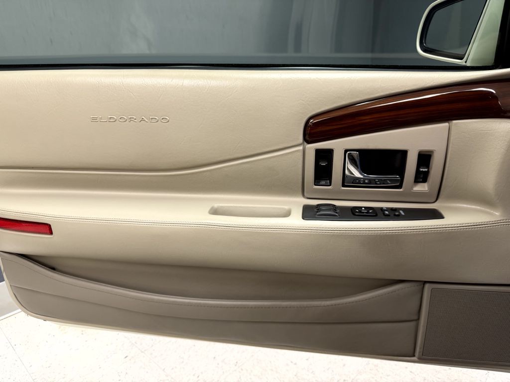 2002 Cadillac Eldorado Image 31