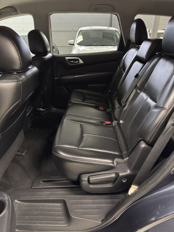 2016 Nissan Pathfinder Image 16