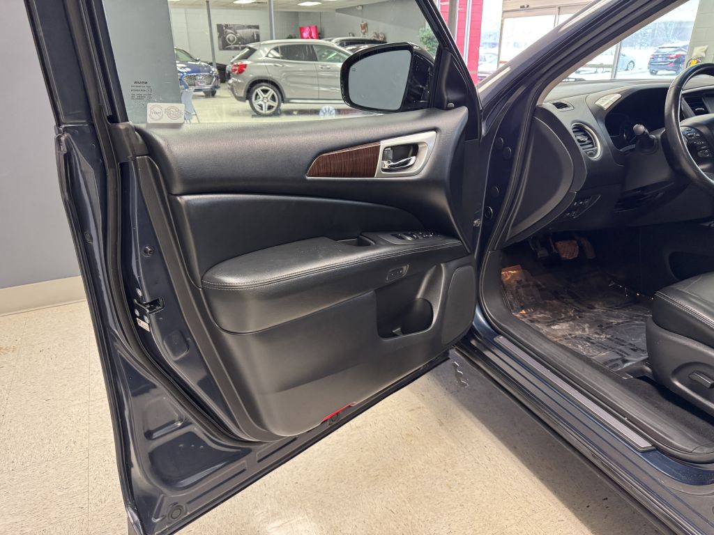 2016 Nissan Pathfinder Image 24