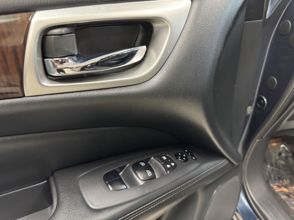 2016 Nissan Pathfinder Image 28