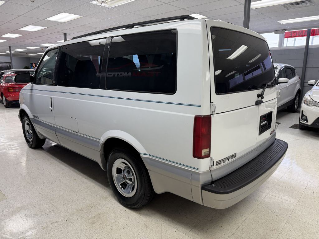 2000 GMC Safari Image 10