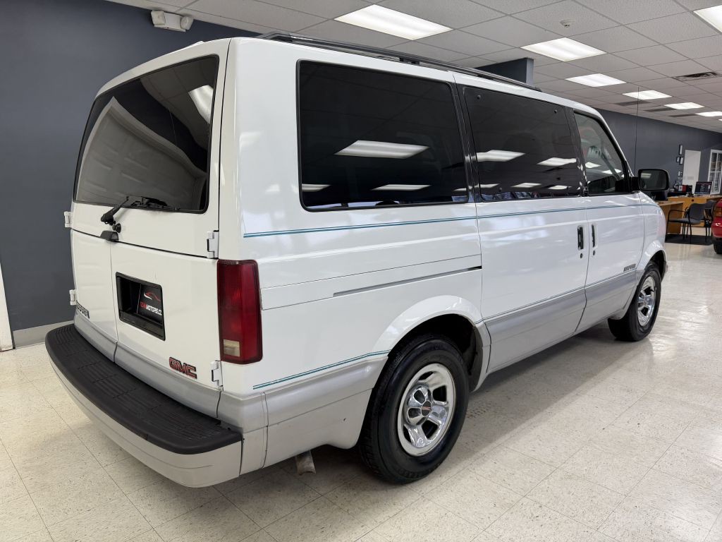 2000 GMC Safari Image 12