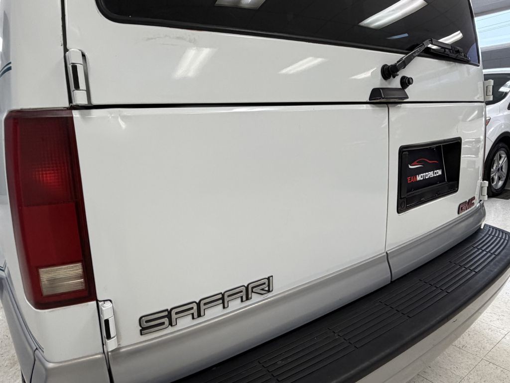 2000 GMC Safari Image 15