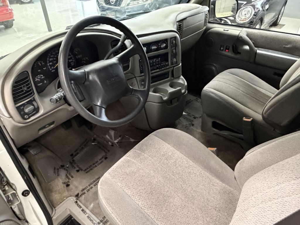 2000 GMC Safari Image 16