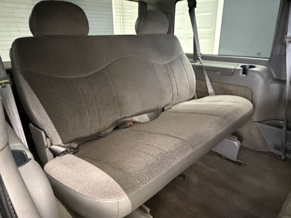 2000 GMC Safari Image 25