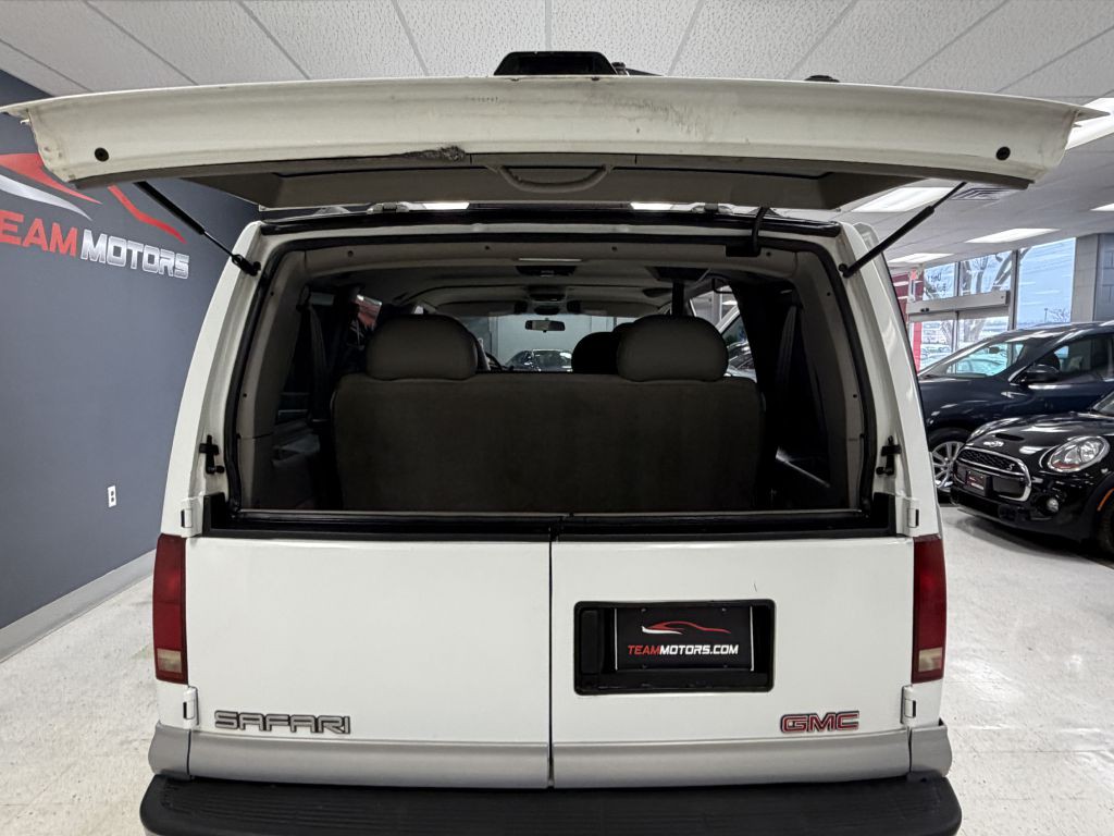 2000 GMC Safari Image 27