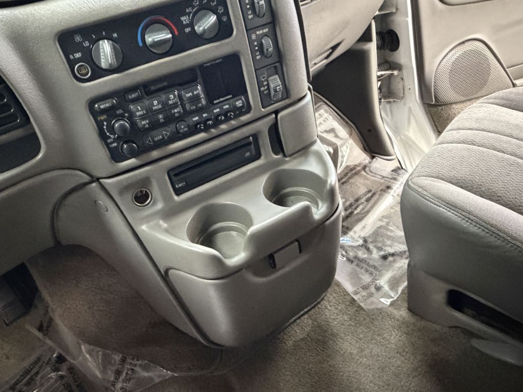 2000 GMC Safari Image 30