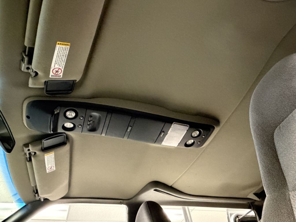 2000 GMC Safari Image 34