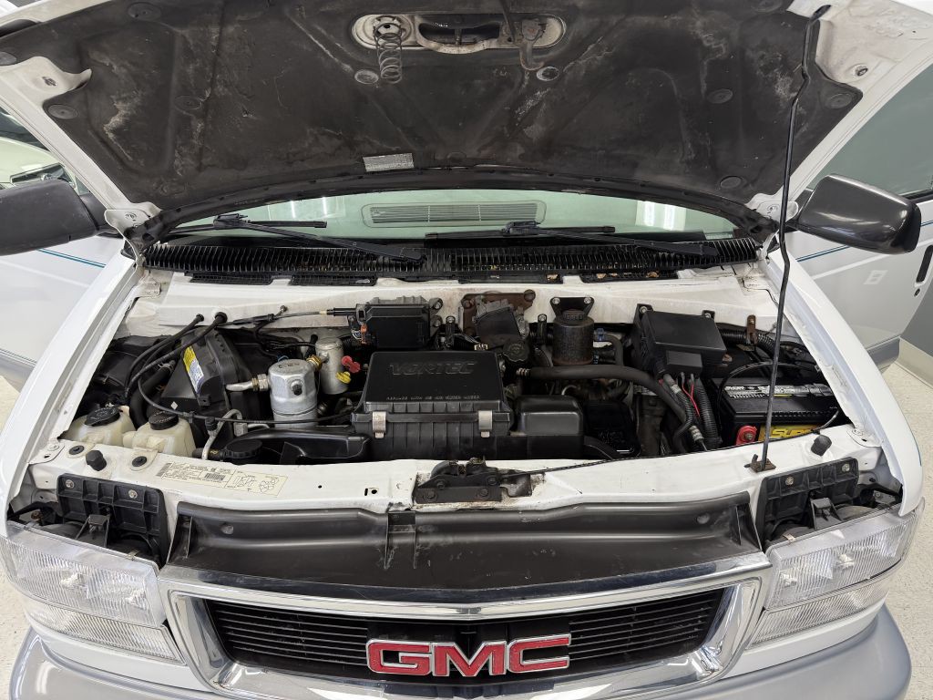 2000 GMC Safari Image 36