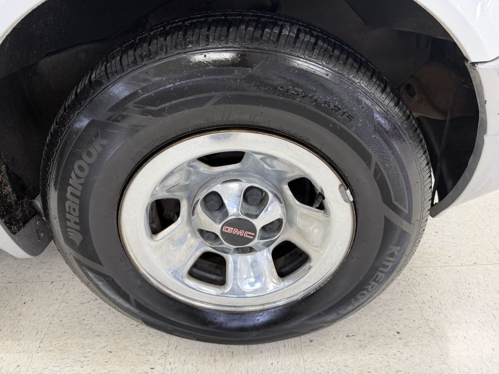 2000 GMC Safari Image 37