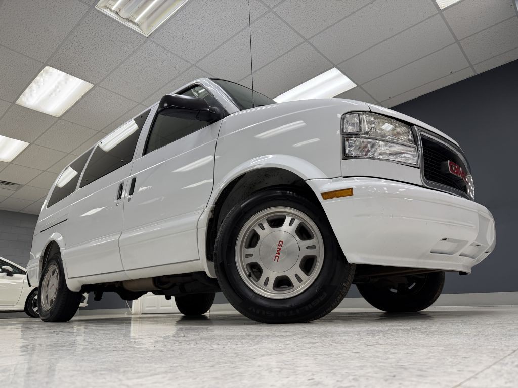 2005 GMC Safari Image 2